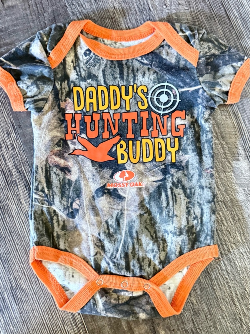 0-3M Mossy Oak Daddy’s Hunting Buddy Camo‎ Bodysuit